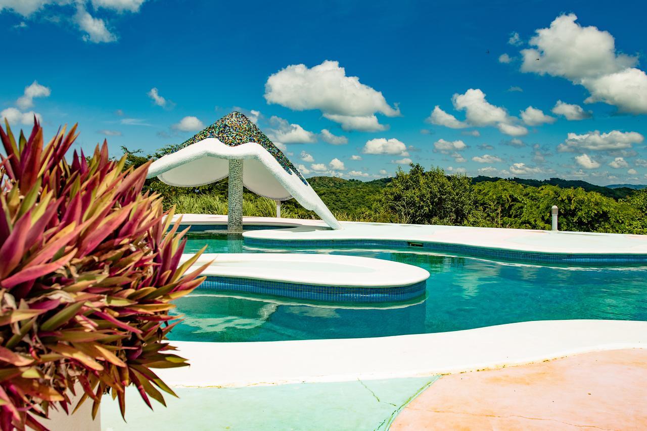 Two Brothers Surf Resort Tola Buitenkant foto