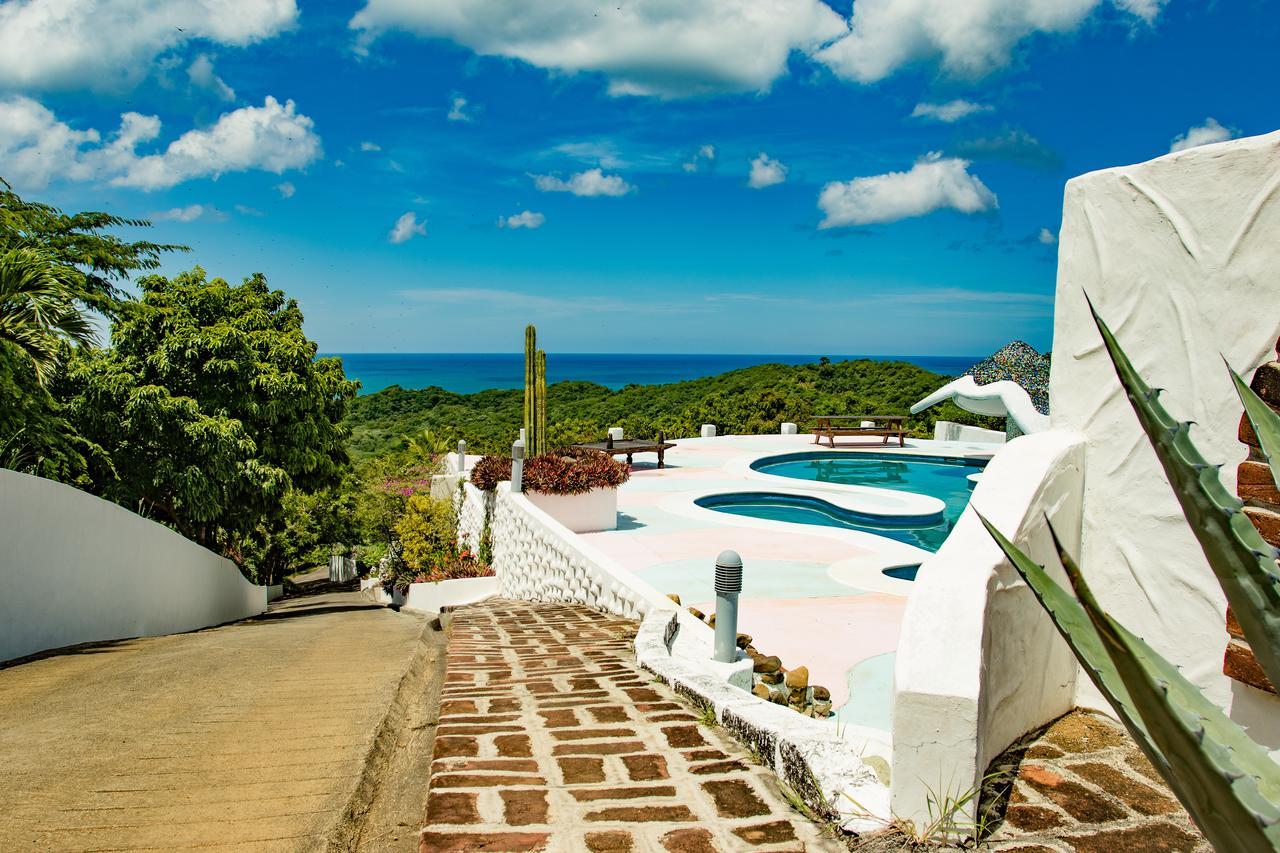 Two Brothers Surf Resort Tola Buitenkant foto