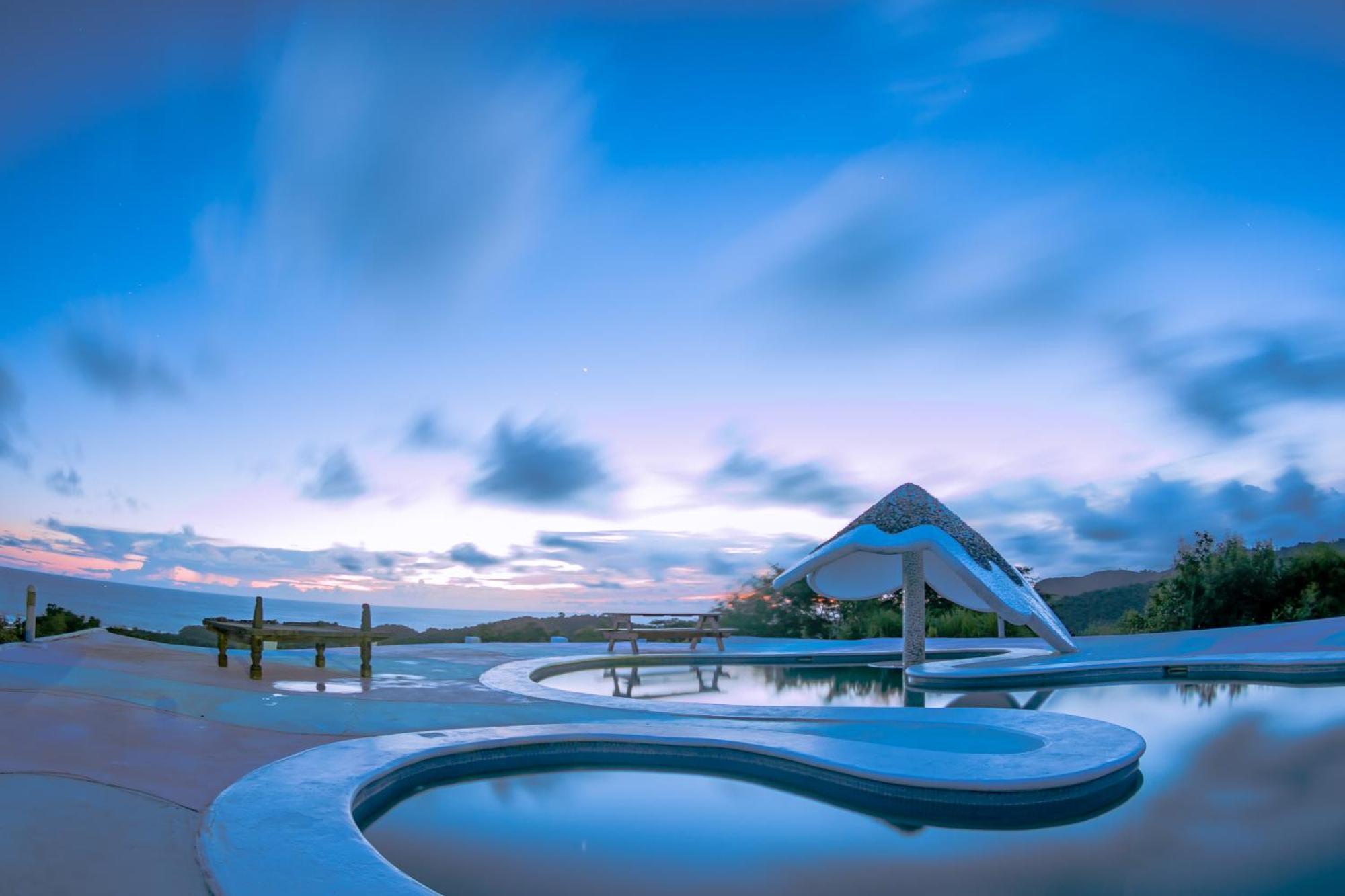 Two Brothers Surf Resort Tola Buitenkant foto