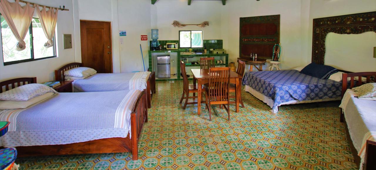 Two Brothers Surf Resort Tola Buitenkant foto